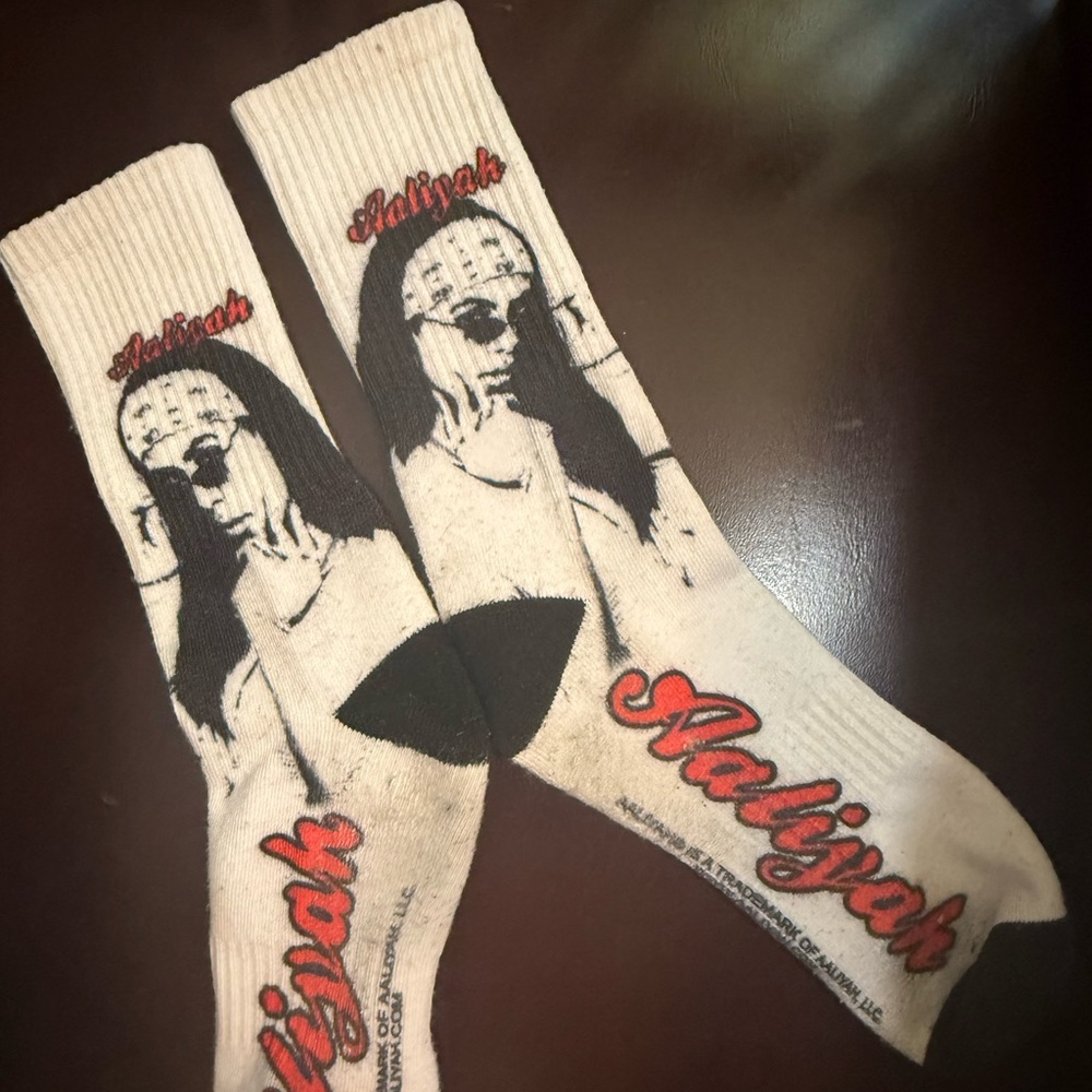 Aaliyah Graphic Socks